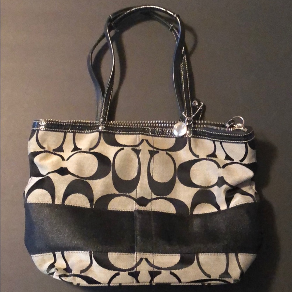 Coach shoulder bag-medium